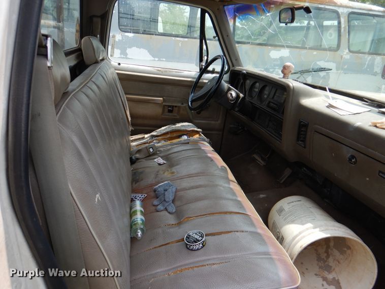 image for item IR9014 1991 Dodge Ram 150  pickup truck