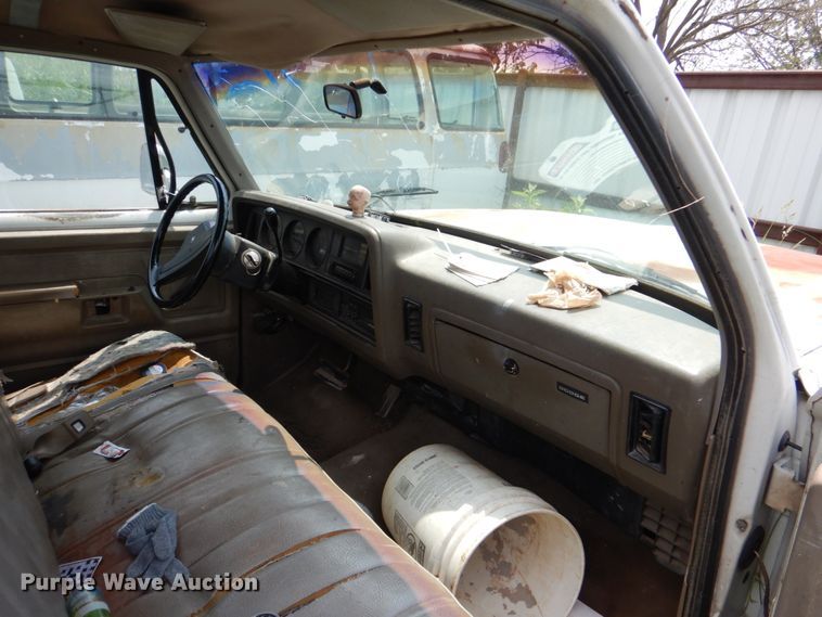 image for item IR9014 1991 Dodge Ram 150  pickup truck