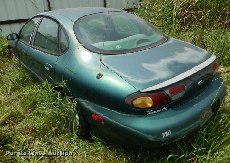 image for item IR9015 1997 Ford Taurus GL