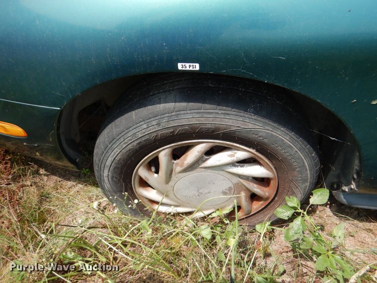 image for item IR9015 1997 Ford Taurus GL