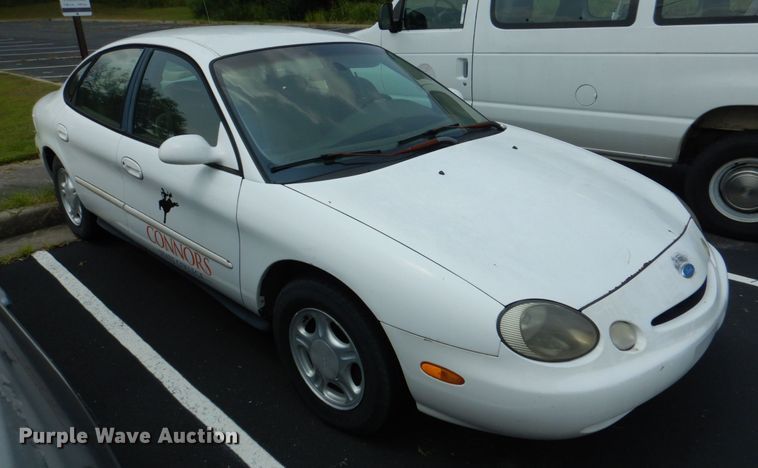 image for item IR9019 1997 Ford Taurus GL