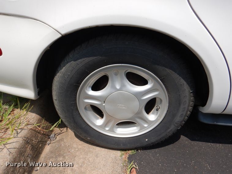 image for item IR9019 1997 Ford Taurus GL