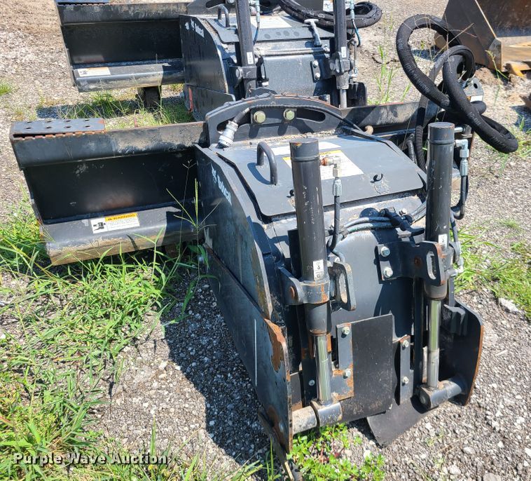 image for item IU9283 Bobcat  18"W skid steer cold planer