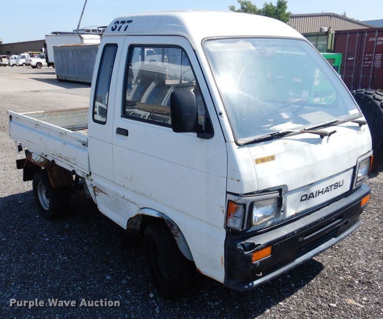 image for item JN9492 1996 Daihatsu HiJet  mini truck