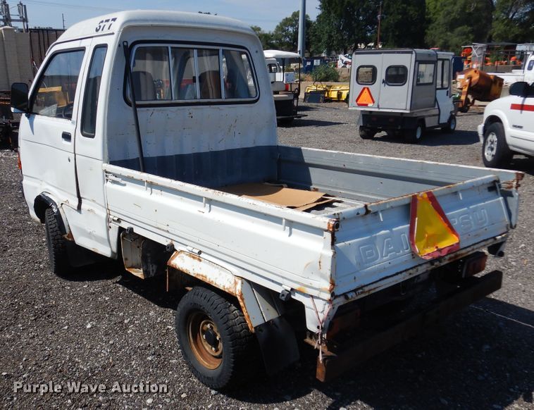 image for item JN9492 1996 Daihatsu HiJet  mini truck