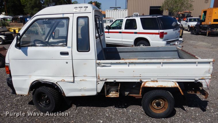 image for item JN9492 1996 Daihatsu HiJet  mini truck