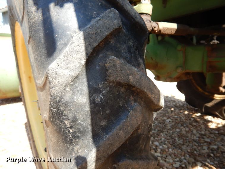 image for item JT9597 John Deere 650  MFWD tractor