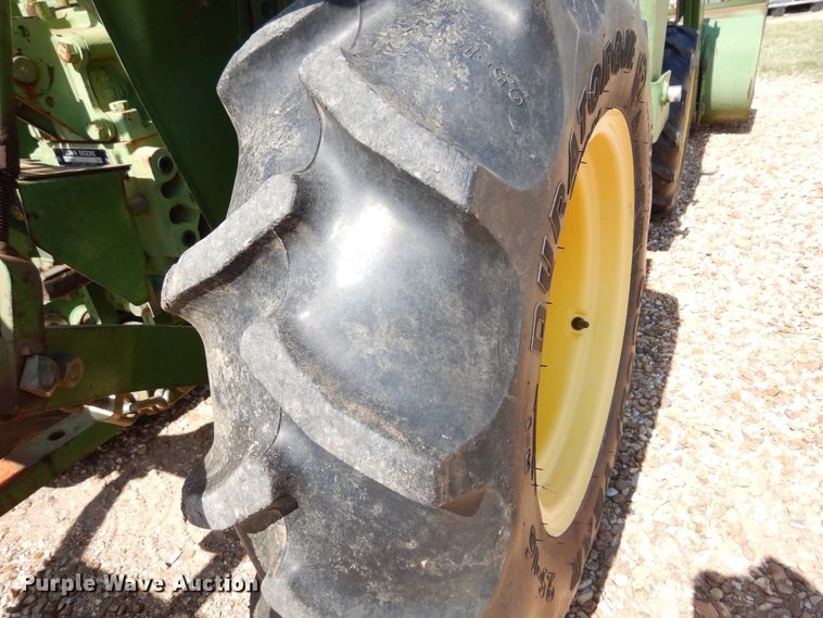 image for item JT9597 John Deere 650  MFWD tractor