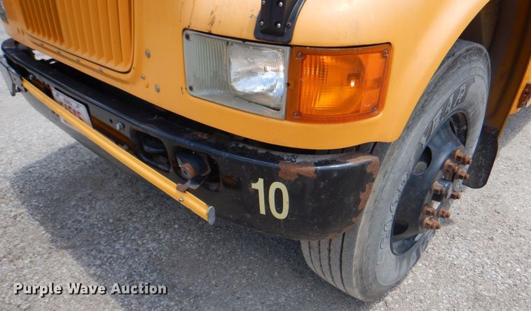 image for item JY9846 2002 International 3800  school bus