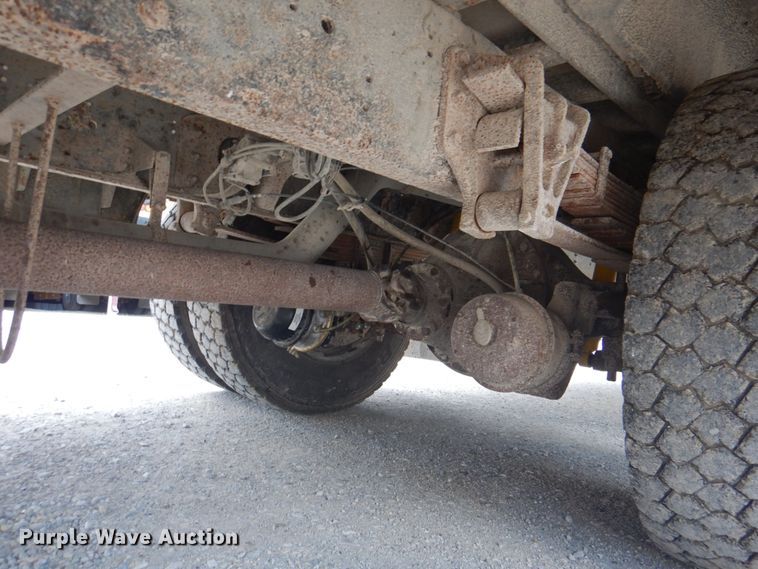 image for item JY9846 2002 International 3800  school bus