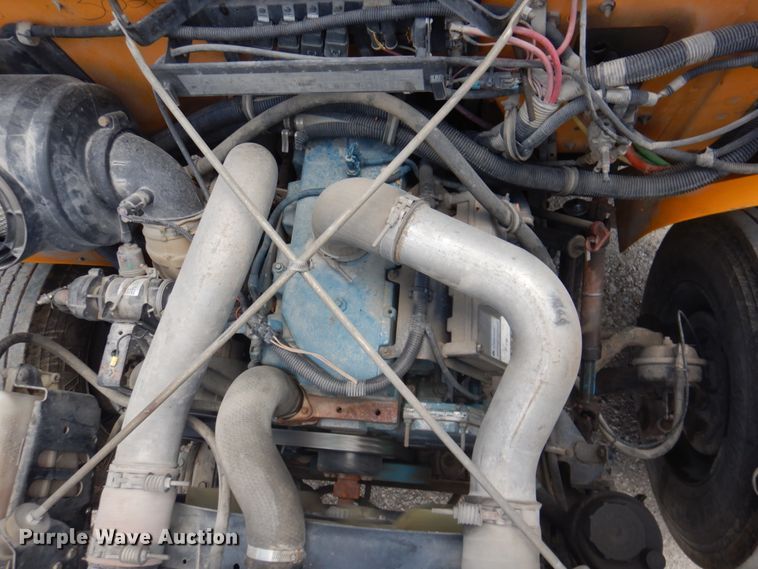 image for item JY9846 2002 International 3800  school bus