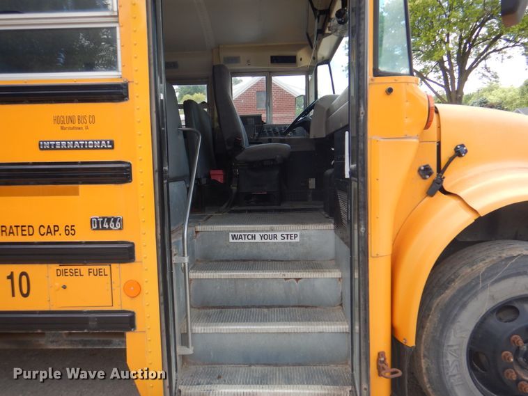 image for item JY9846 2002 International 3800  school bus