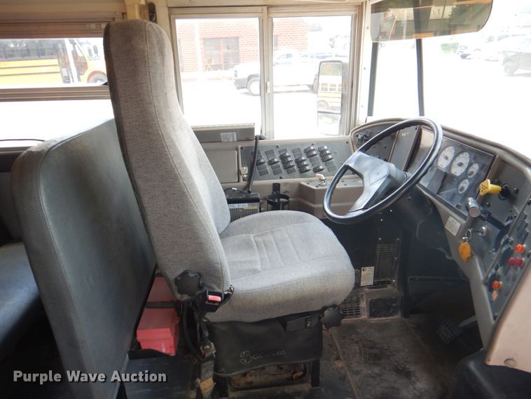 image for item JY9846 2002 International 3800  school bus