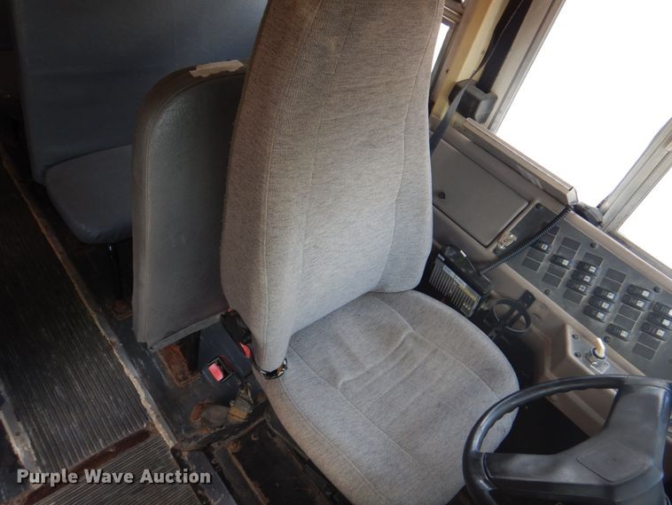 image for item JY9846 2002 International 3800  school bus