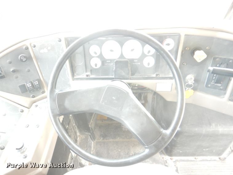 image for item JY9846 2002 International 3800  school bus