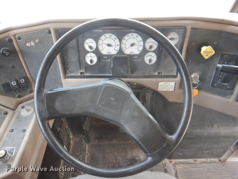 image for item JY9846 2002 International 3800  school bus