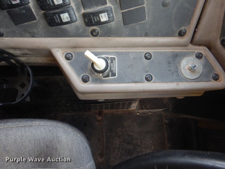 image for item JY9846 2002 International 3800  school bus