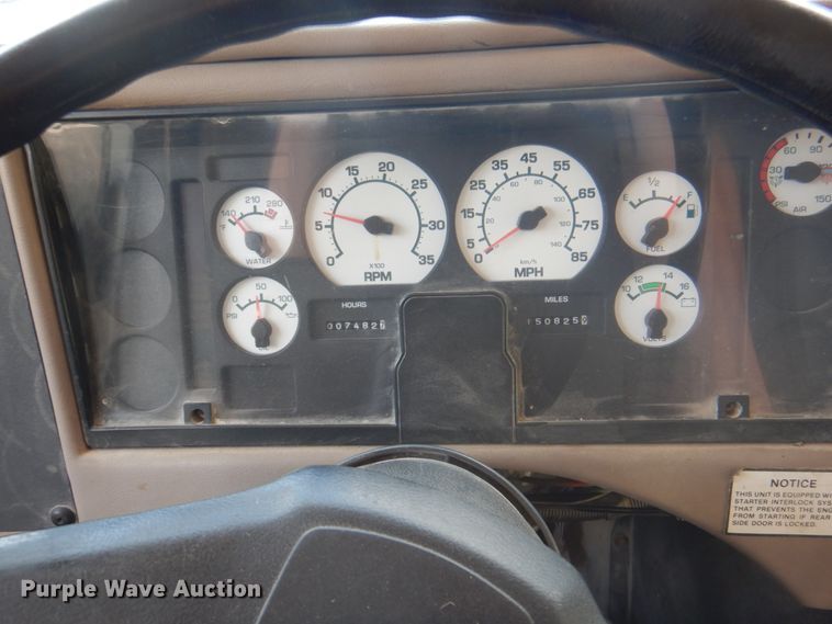 image for item JY9846 2002 International 3800  school bus