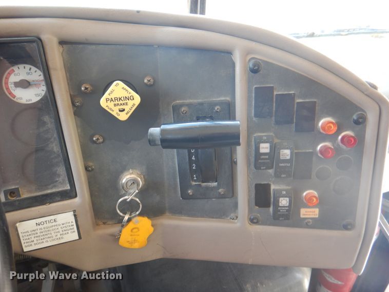 image for item JY9846 2002 International 3800  school bus