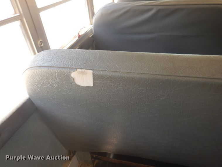 image for item JY9846 2002 International 3800  school bus