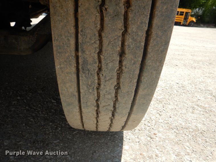 image for item JY9846 2002 International 3800  school bus