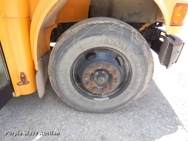 image for item JY9846 2002 International 3800  school bus