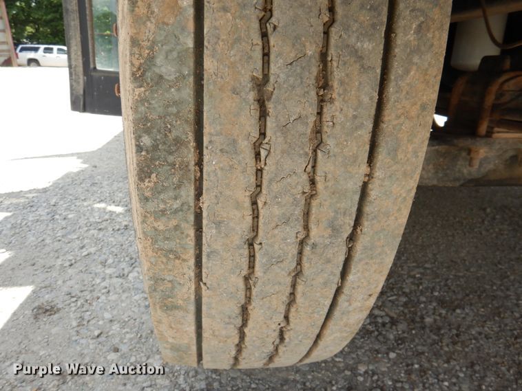 image for item JY9846 2002 International 3800  school bus