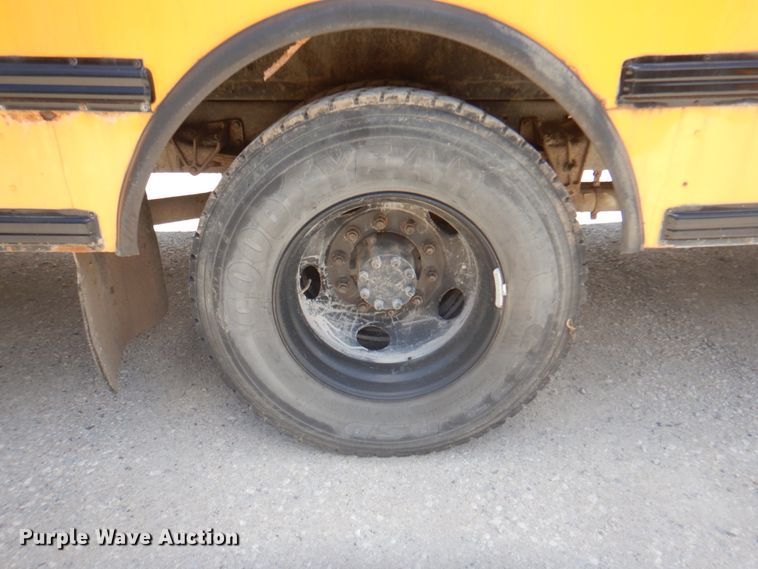 image for item JY9846 2002 International 3800  school bus