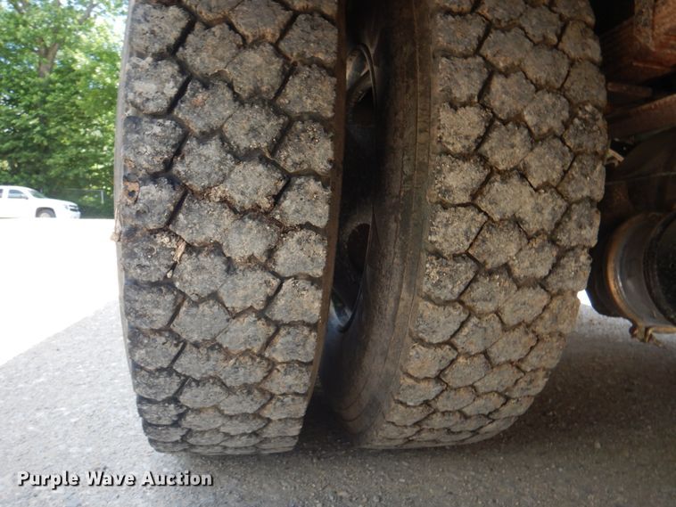 image for item JY9846 2002 International 3800  school bus