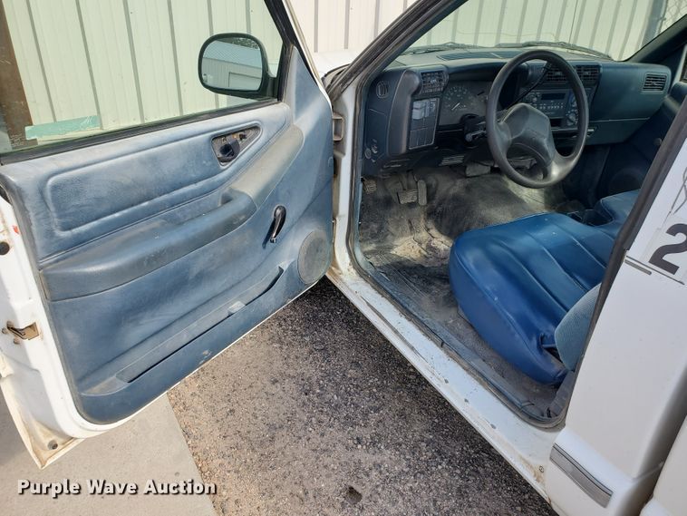 image for item KK9353 1994 Chevrolet S10  pickup truck