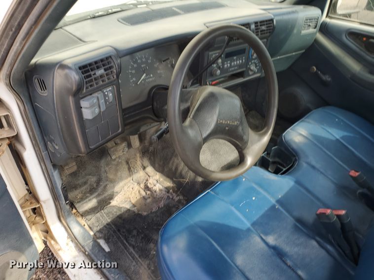 image for item KK9353 1994 Chevrolet S10  pickup truck