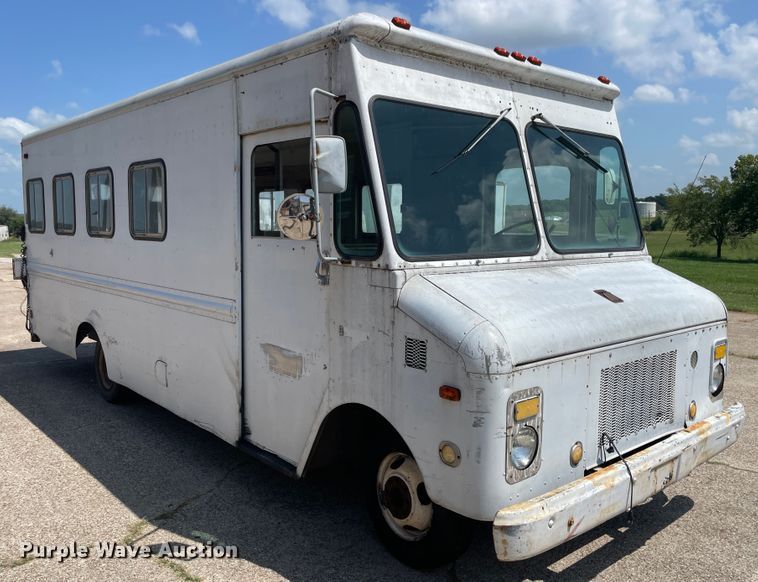 image for item KK9550 1977 Chevrolet P30  delivery truck