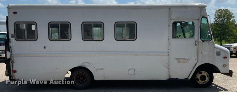 image for item KK9550 1977 Chevrolet P30  delivery truck