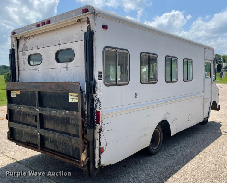 image for item KK9550 1977 Chevrolet P30  delivery truck