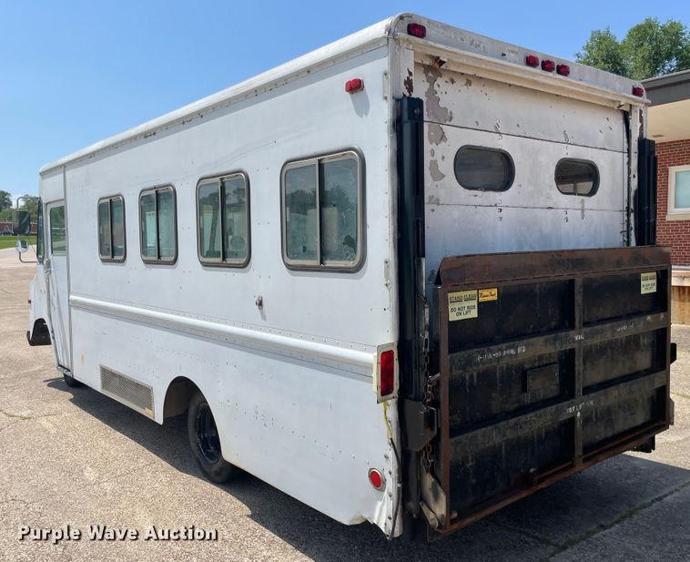 image for item KK9550 1977 Chevrolet P30  delivery truck