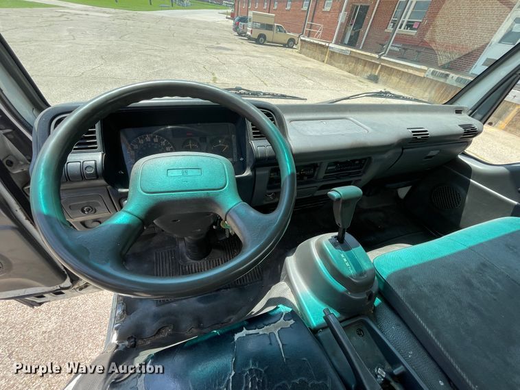 image for item KK9551 1998 Chevrolet W3500  box truck