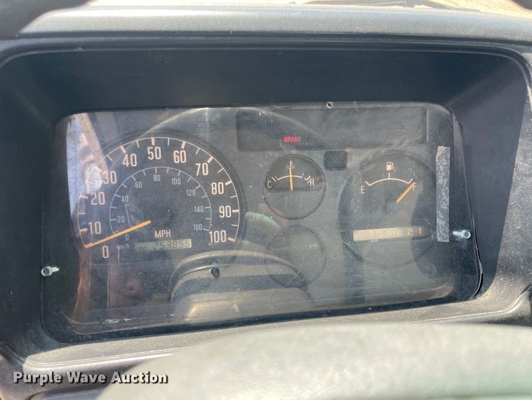 image for item KK9551 1998 Chevrolet W3500  box truck