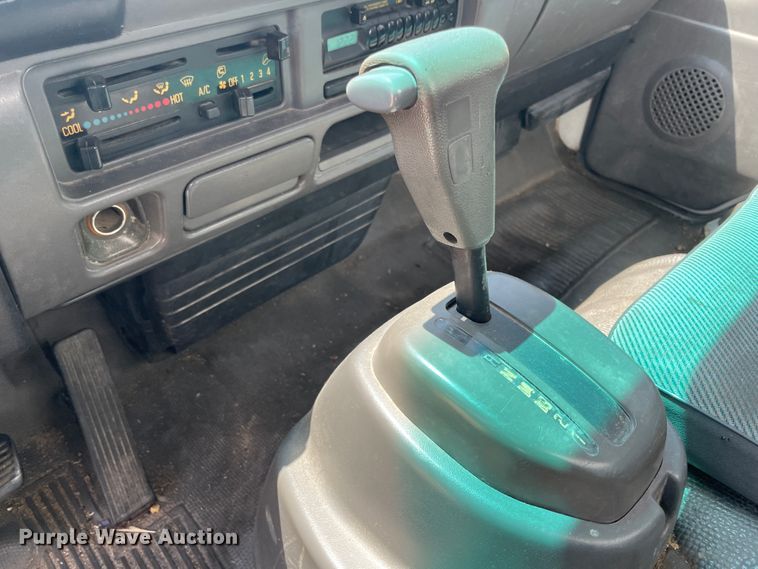 image for item KK9551 1998 Chevrolet W3500  box truck