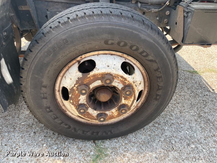 image for item KK9551 1998 Chevrolet W3500  box truck