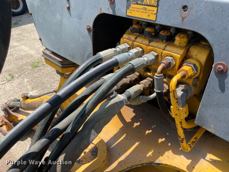image for item KK9553 John Deere 210C  backhoe