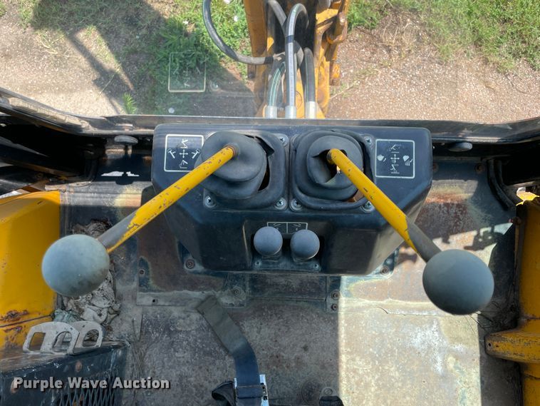image for item KK9553 John Deere 210C  backhoe