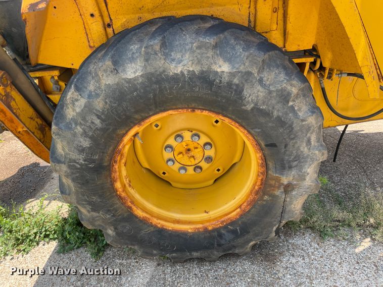 image for item KK9553 John Deere 210C  backhoe