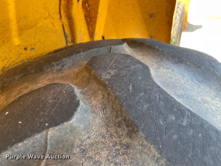image for item KK9553 John Deere 210C  backhoe