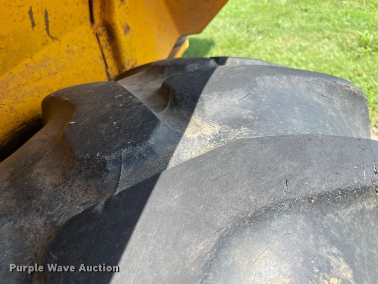 image for item KK9553 John Deere 210C  backhoe