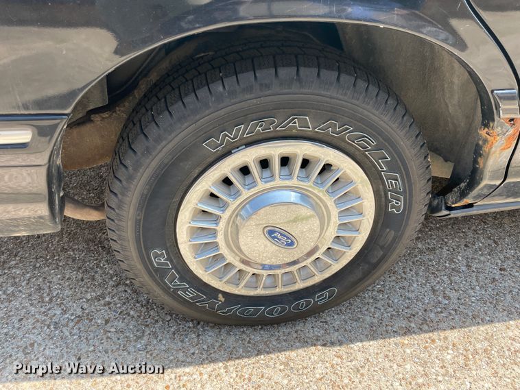 image for item KK9554 1997 Ford Crown Victoria Police Interceptor