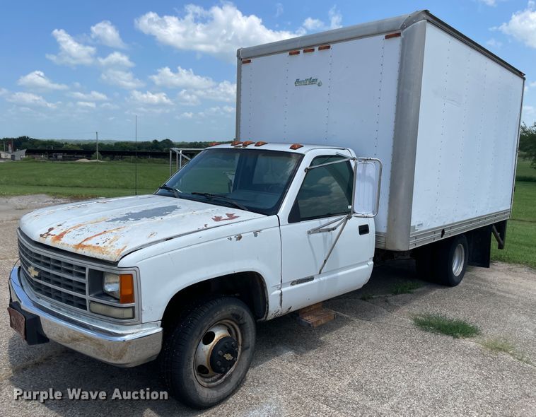 image for item KK9555 1991 Chevrolet 3500  box truck