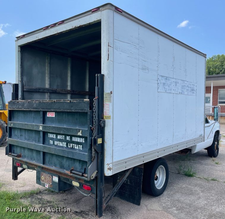 image for item KK9555 1991 Chevrolet 3500  box truck