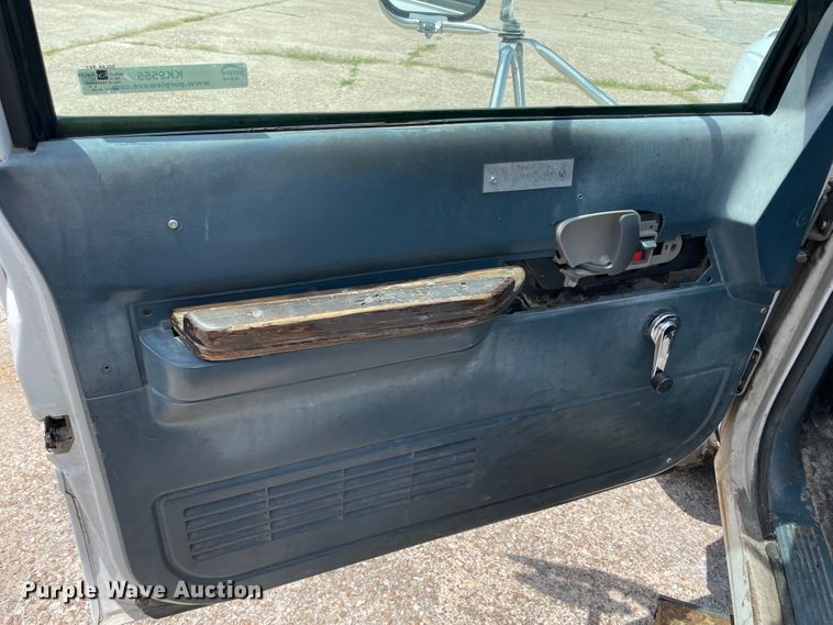 image for item KK9555 1991 Chevrolet 3500  box truck