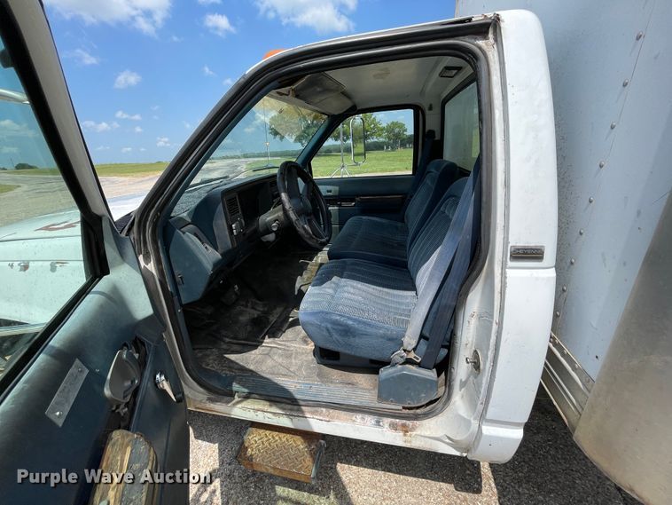 image for item KK9555 1991 Chevrolet 3500  box truck