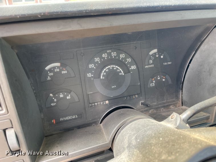 image for item KK9555 1991 Chevrolet 3500  box truck